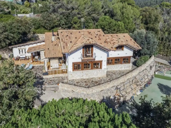 CASA AMB ENCANT AL COSTAT DEL PARC NATURAL!